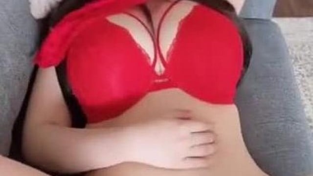 Em gái Hàn Quốc da trắng vú to show hàng trong nhà .